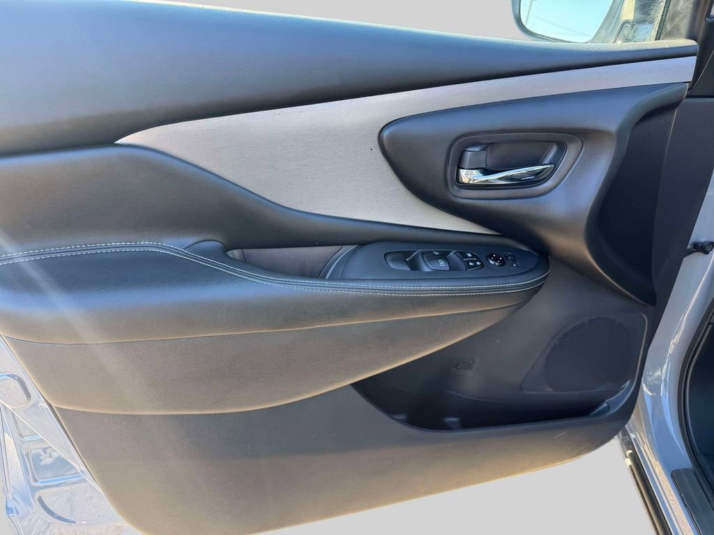 Used 2024 Nissan Murano SV w/ SV Midnight Edition Package image 16