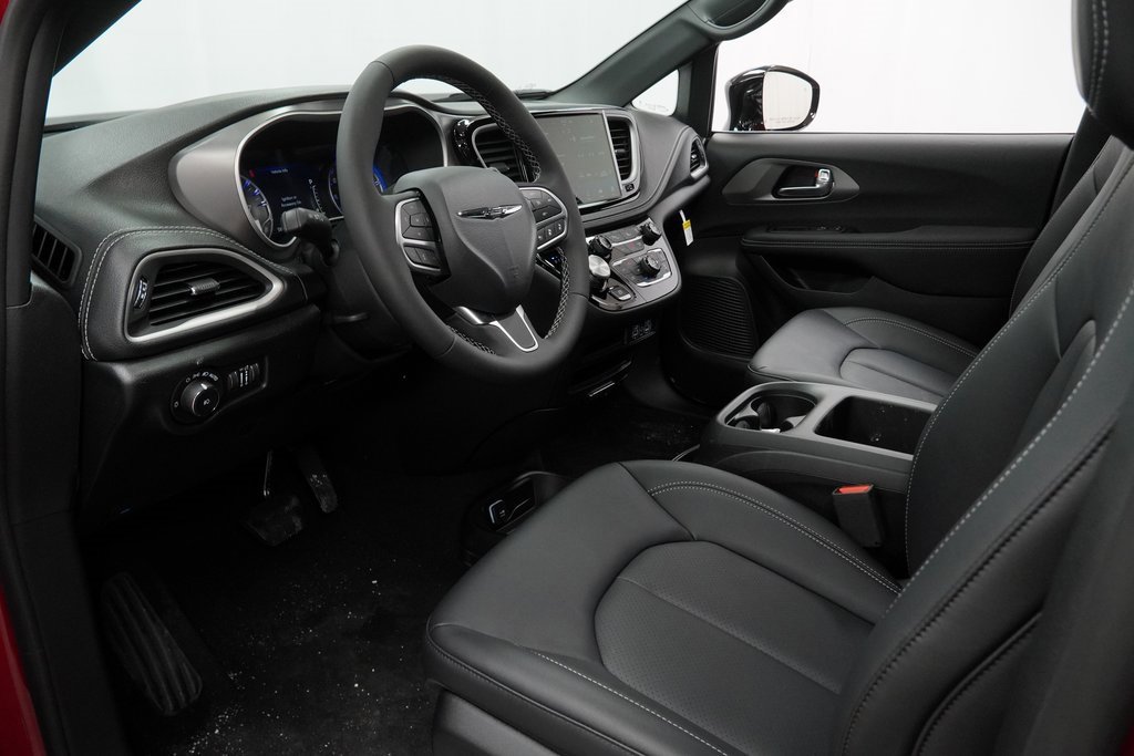 Certified 2025 Chrysler Pacifica Select image 19