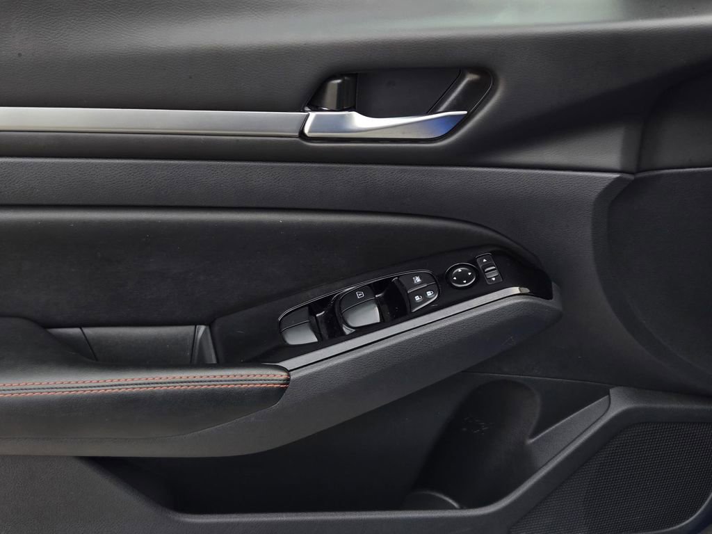 Used 2025 Nissan Altima 2.5 SR image 16