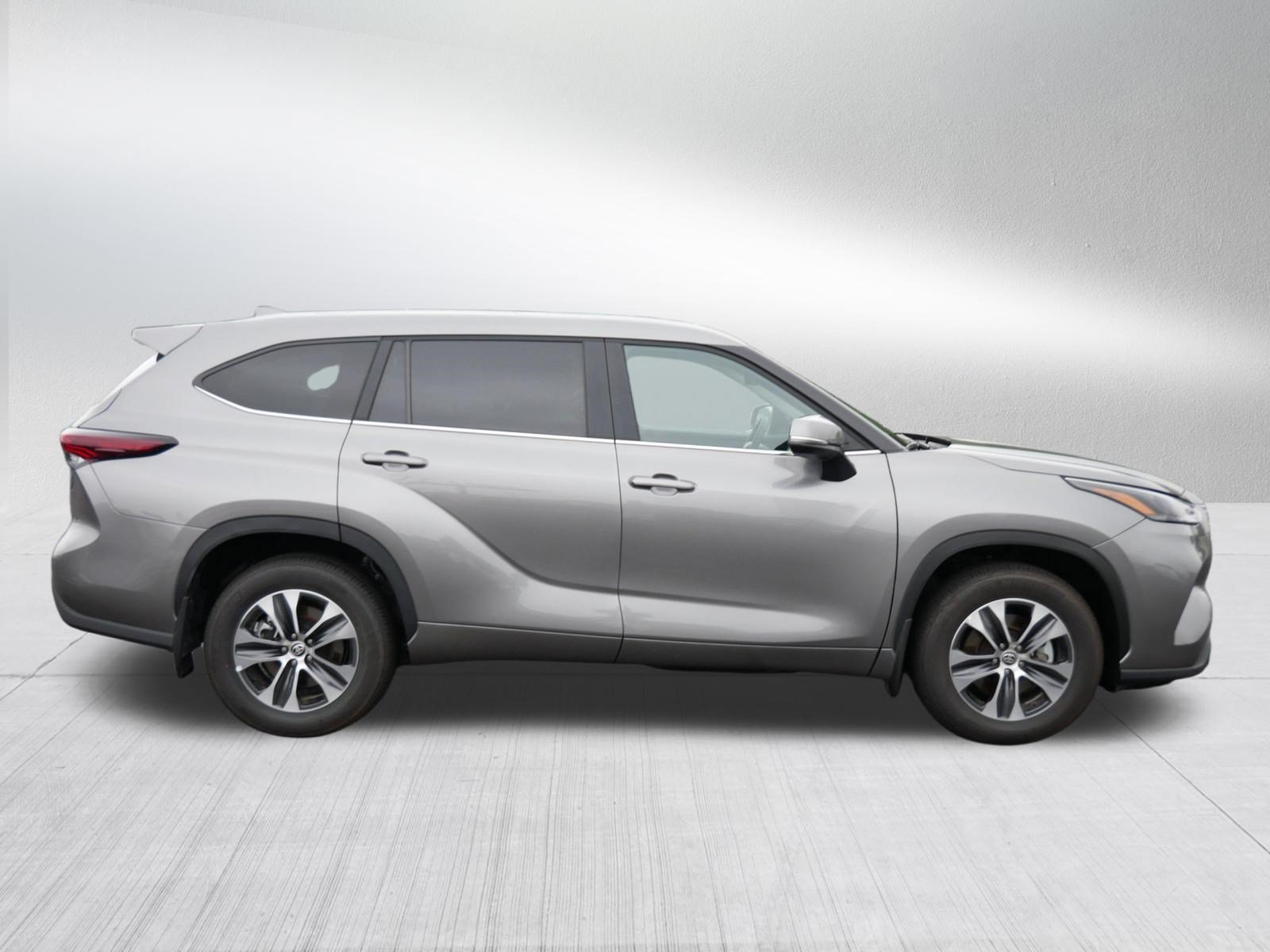 Used 2026 Toyota Highlander XLE AWD/4WD image 8