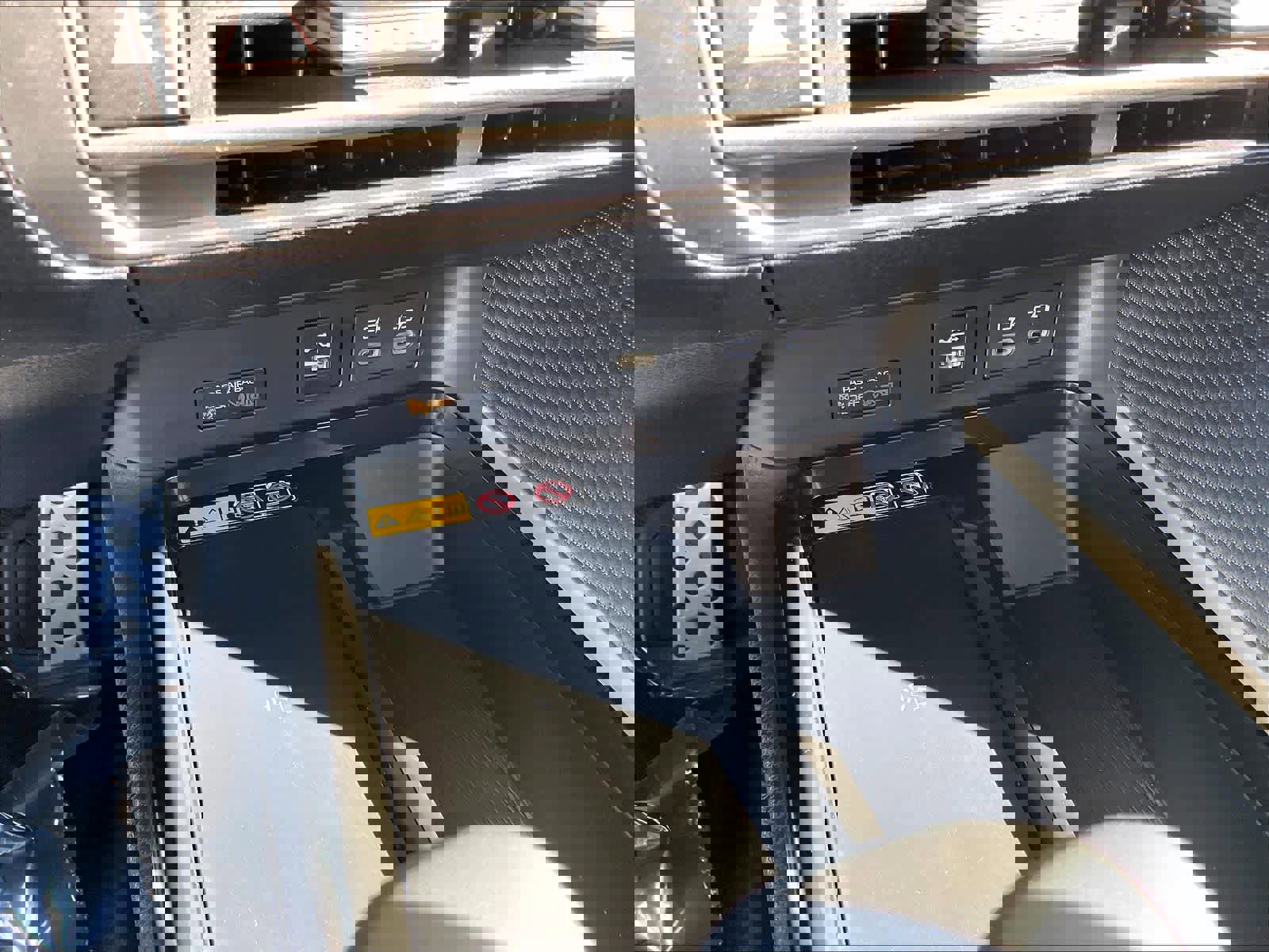 Used 2025 Toyota Camry SE image 36