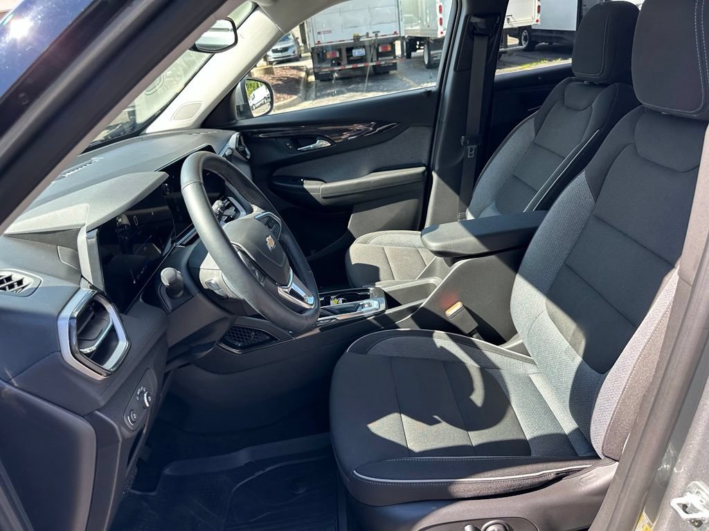 Used 2025 Chevrolet TrailBlazer LT w/ Convenience Package AWD/4WD image 19