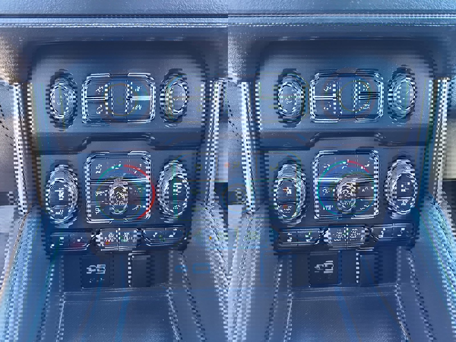 Used 2024 Chevrolet Tahoe LT w/ LT Signature Package image 27