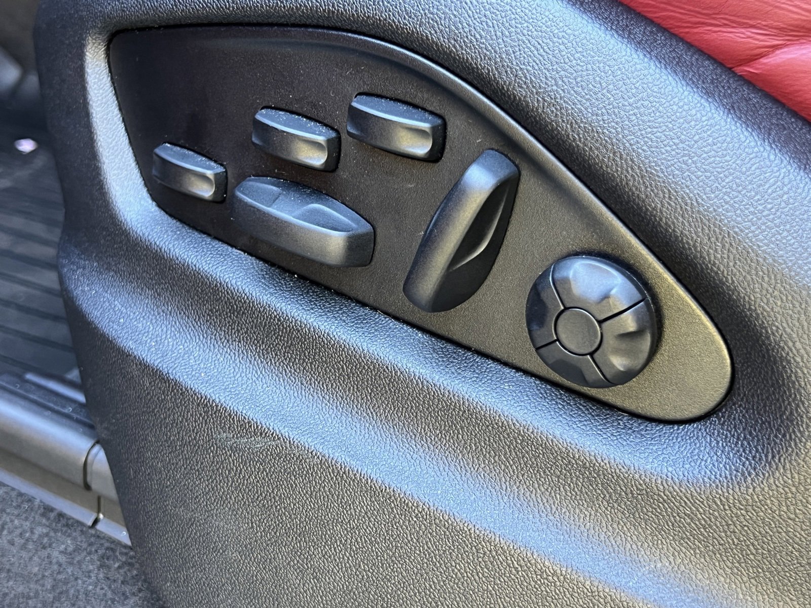 Certified 2022 Porsche Cayenne S Platinum image 29