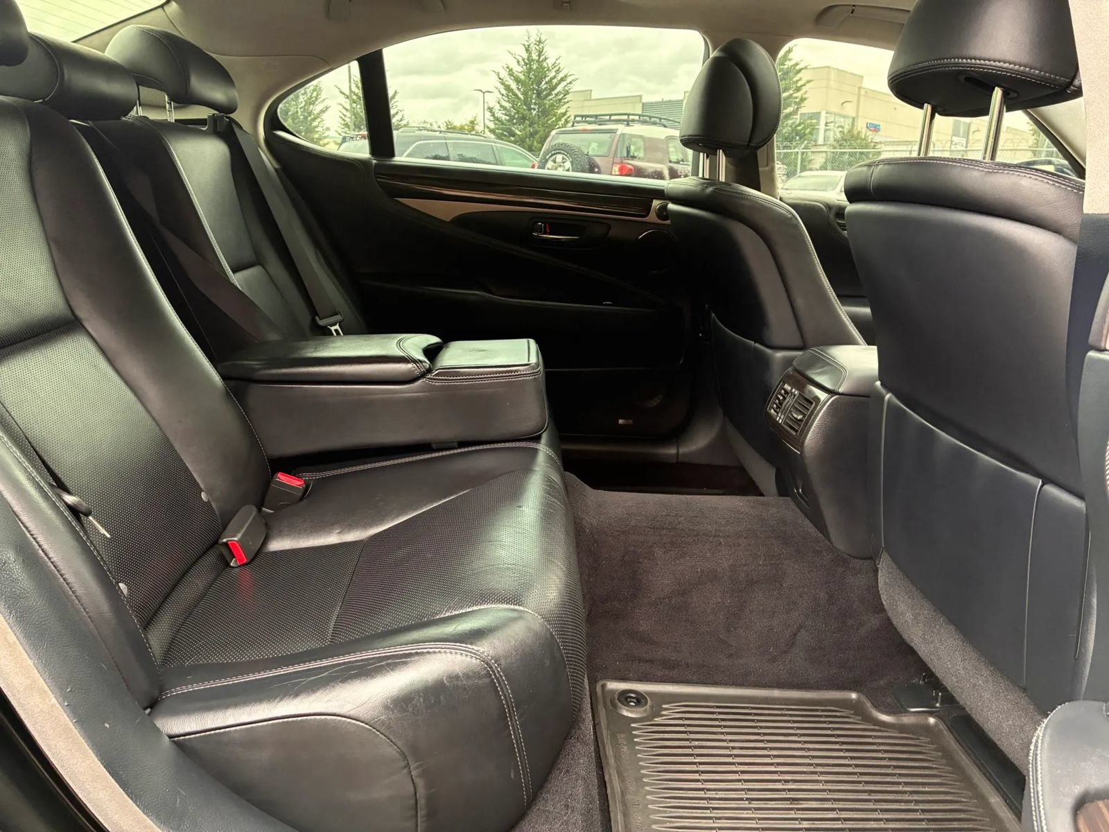 Used 2013 Lexus LS 460 L w/ All-Weather Pkg RWD image 37