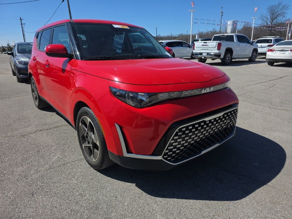 Used 2023 Kia Soul EX image 3