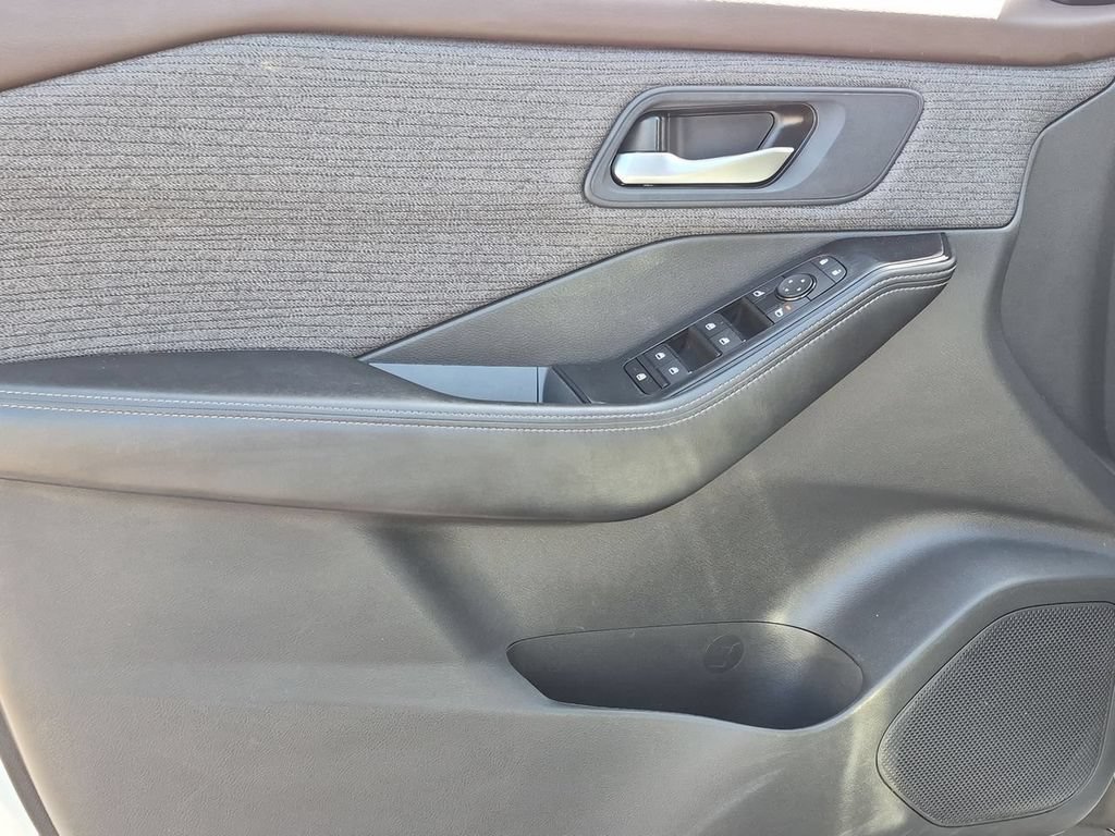 Used 2023 Nissan Rogue SV AWD/4WD image 22