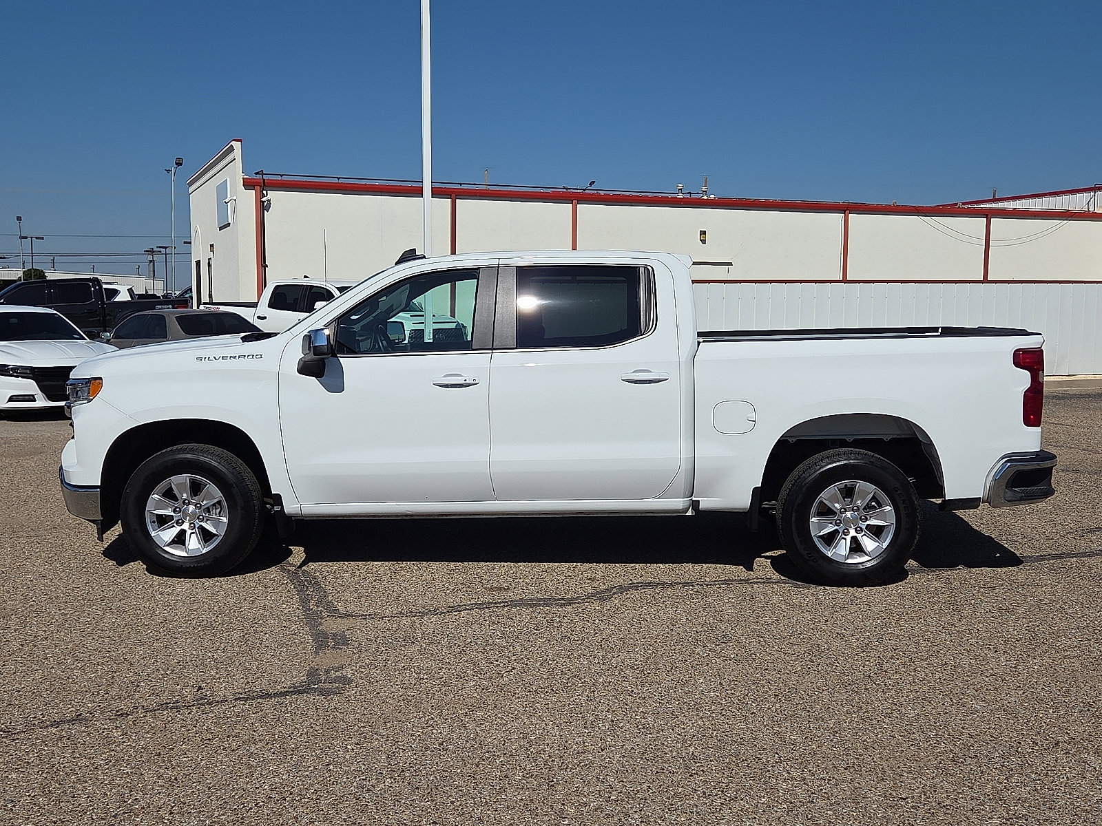 Used 2025 Chevrolet Silverado 1500 LT image 2