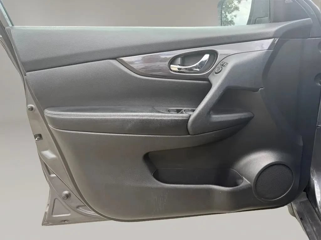 Used 2018 Nissan Rogue S AWD/4WD image 23