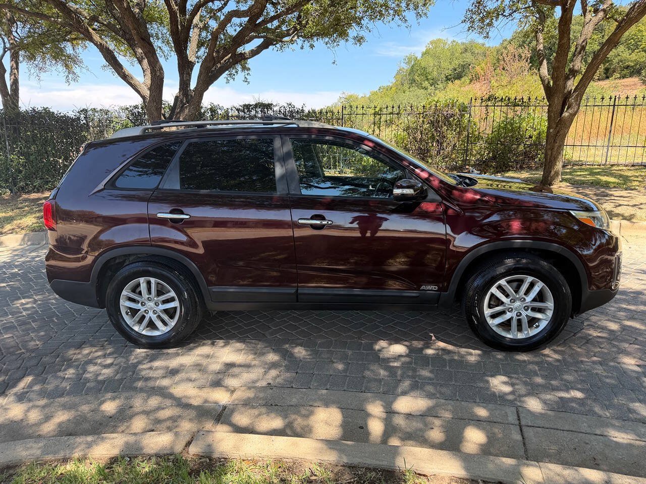 Used 2015 Kia Sorento LX AWD/4WD image 3