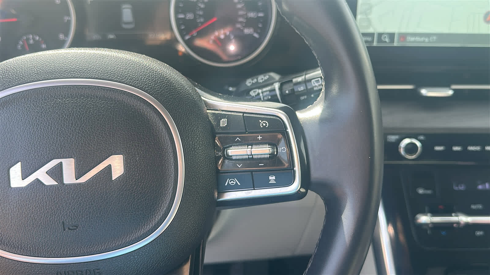 Used 2024 Kia Carnival EX FWD image 14
