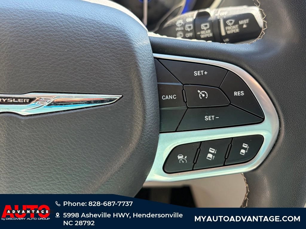 Used 2023 Chrysler Pacifica Touring-L FWD image 21