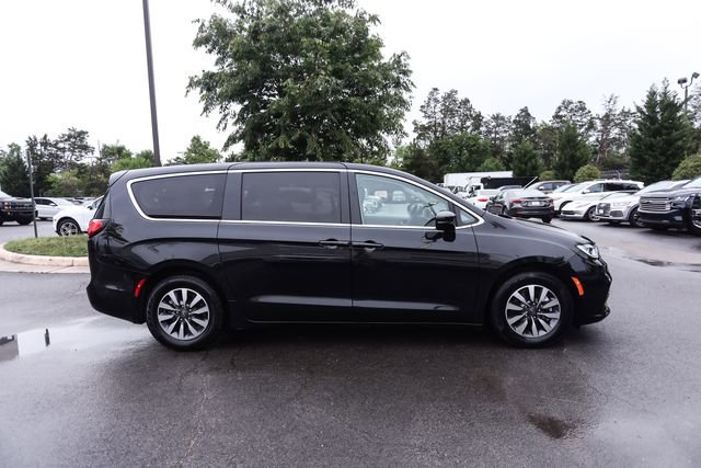 Used 2022 Chrysler Pacifica Touring-L w/ Uconnect Theater Family Group FWD image 8