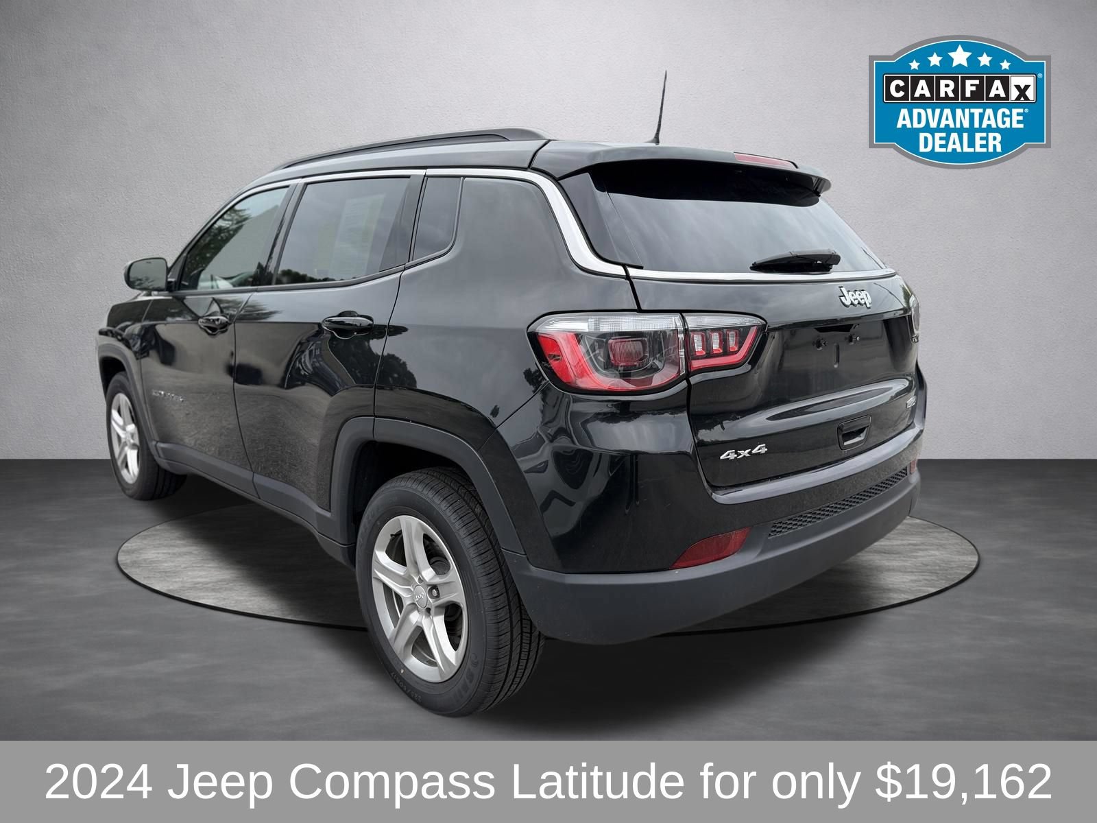 Used 2024 Jeep Compass Latitude AWD/4WD image 3