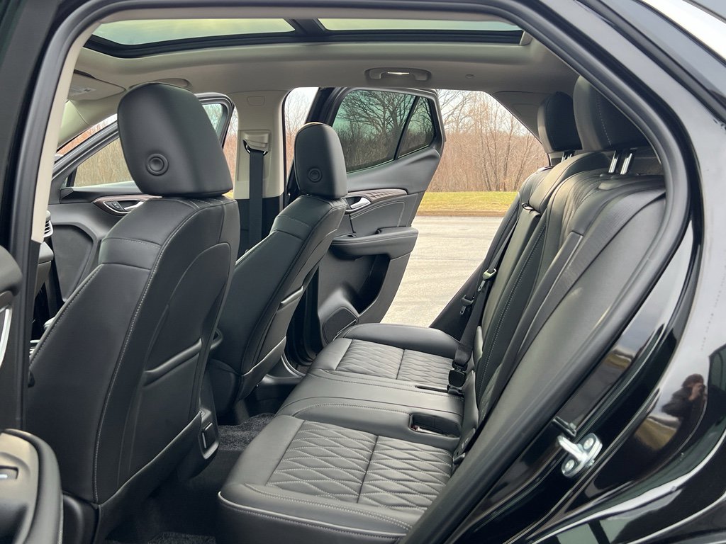 Used 2023 Buick Envision Avenir image 36