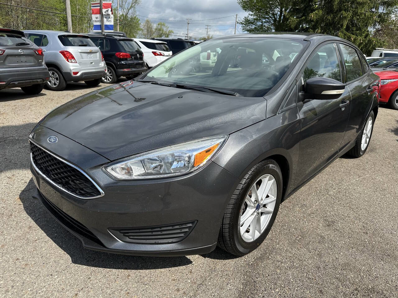 Used 2016 Ford Focus SE FWD image 2