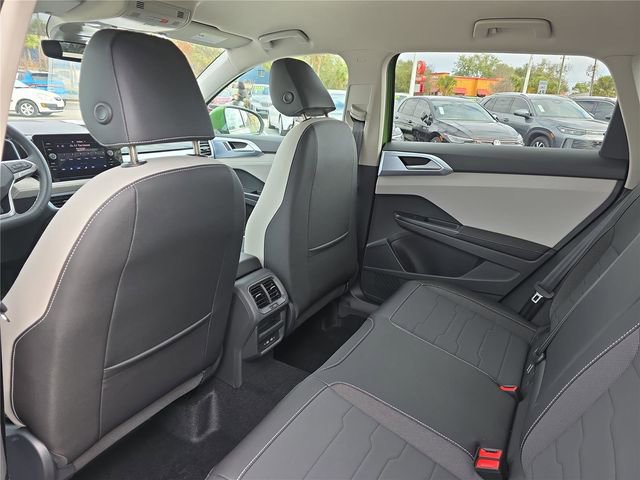 New 2026 Volkswagen Taos SE FWD image 10
