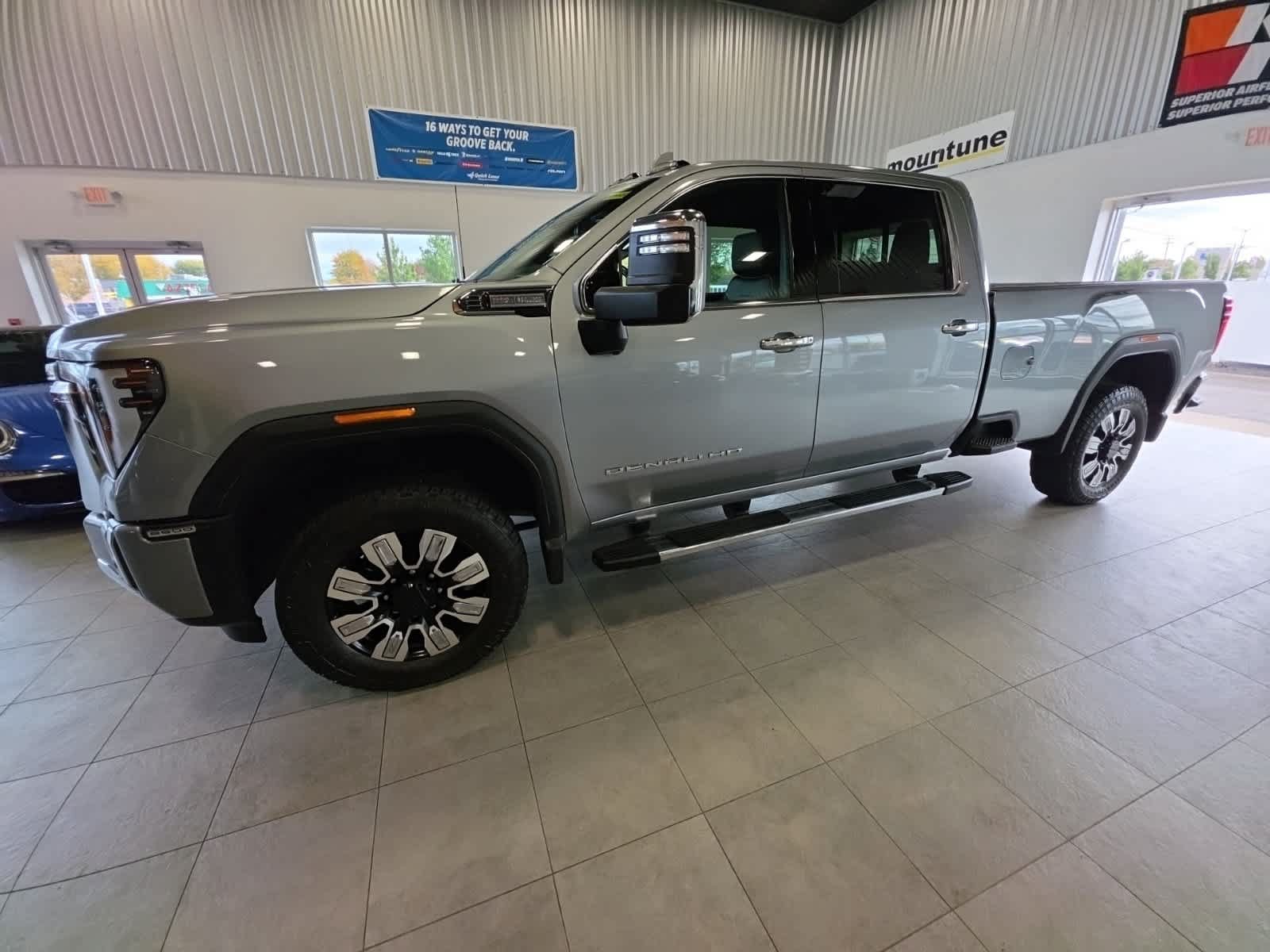 Used 2024 GMC Sierra 2500 Denali w/ Denali Reserve Package AWD/4WD image 16