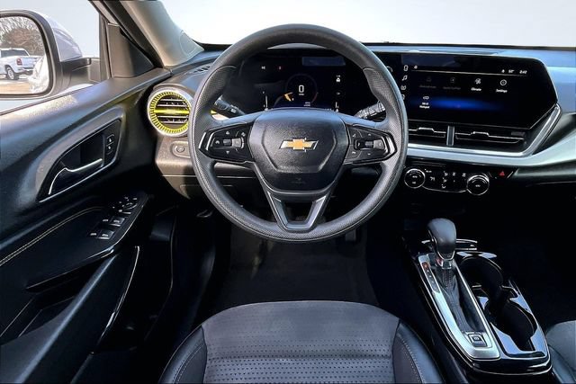 Used 2024 Chevrolet Trax LT FWD image 8