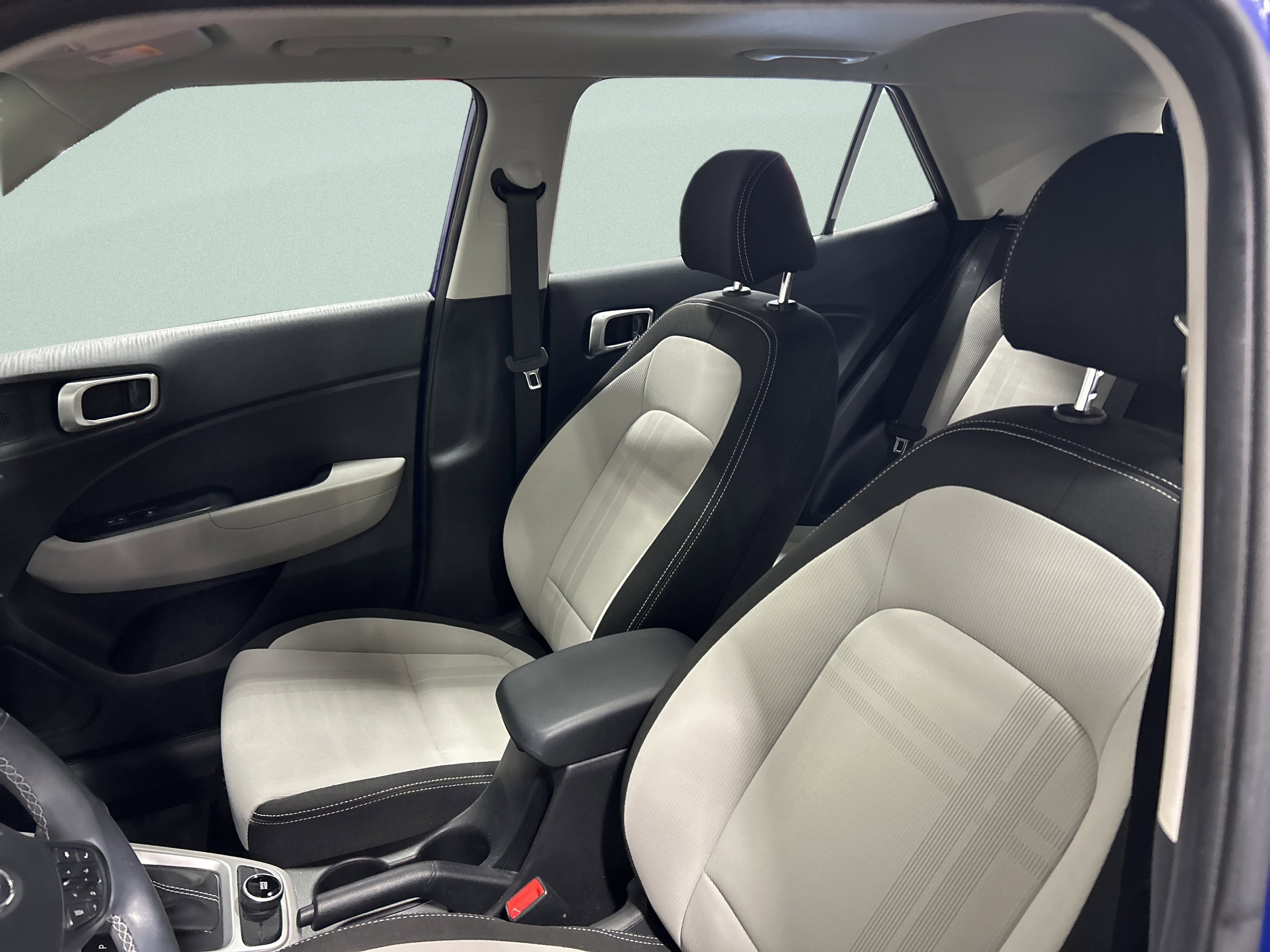 Used 2023 Hyundai Venue SEL w/ Cargo Package FWD image 10