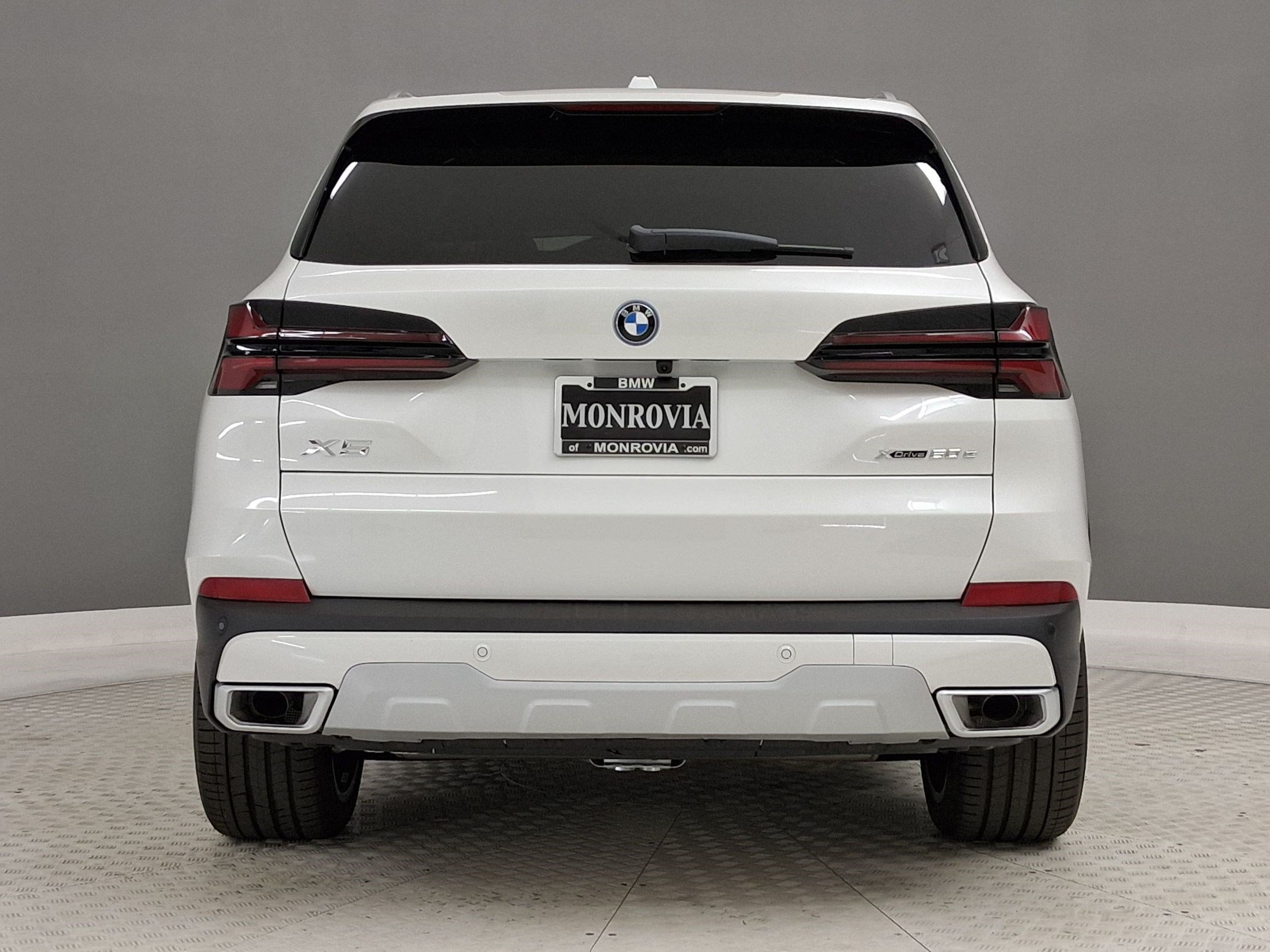 New 2026 BMW X5 xDrive50e w/ Premium Package AWD/4WD image 8