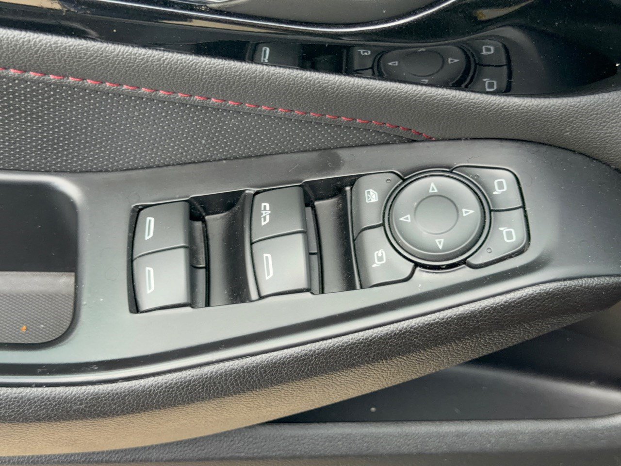 Used 2023 Chevrolet Traverse RS FWD image 15