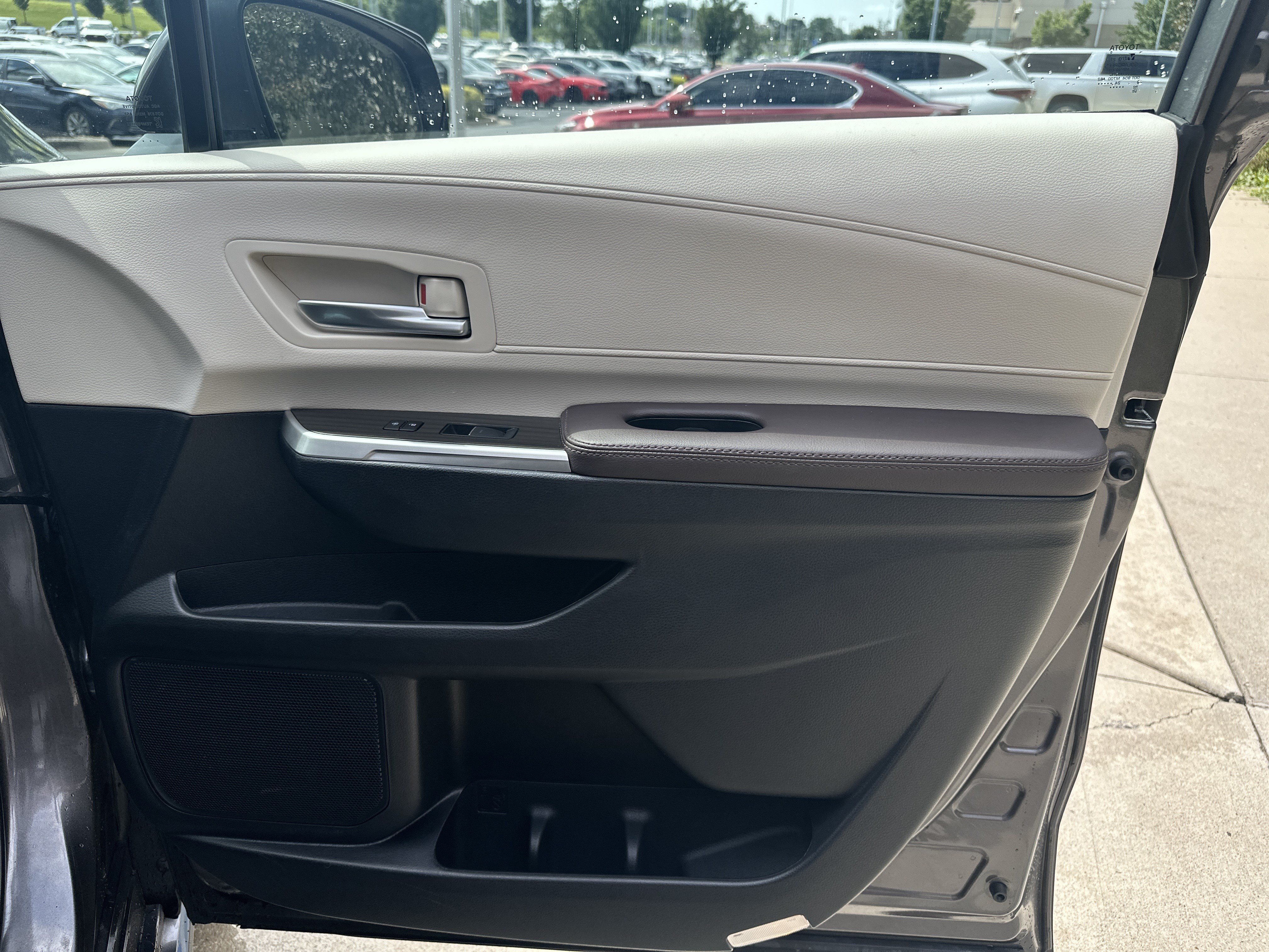 Certified 2024 Toyota Sienna Platinum AWD/4WD image 27
