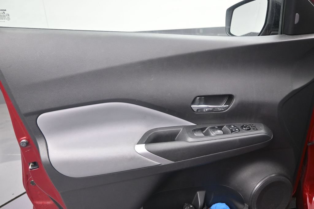 Used 2023 Nissan Kicks SR w/ SR Premium Package FWD image 11