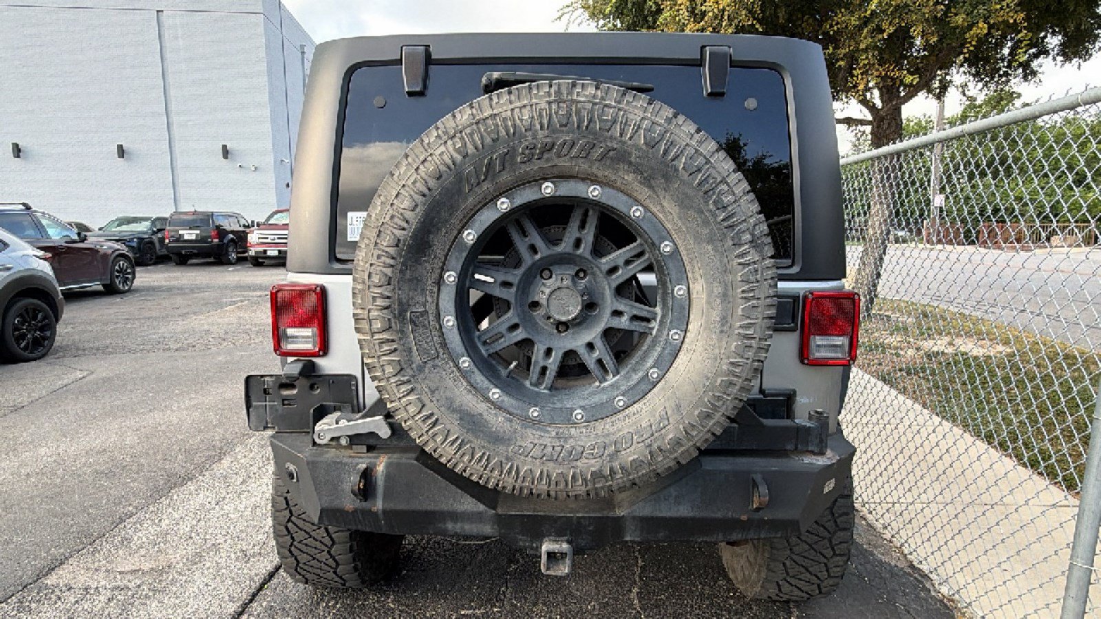 Used 2015 Jeep Wrangler Unlimited Sport w/ Connectivity Group AWD/4WD image 17