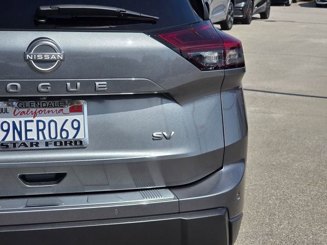 Used 2024 Nissan Rogue SV image 6