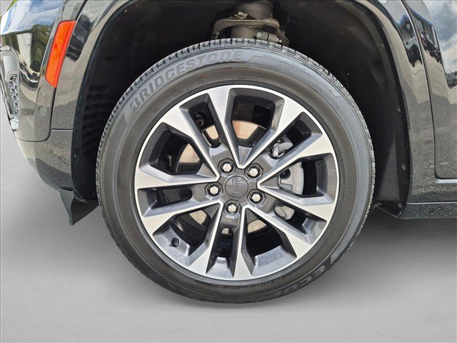 Used 2023 Jeep Grand Cherokee Overland AWD/4WD image 25