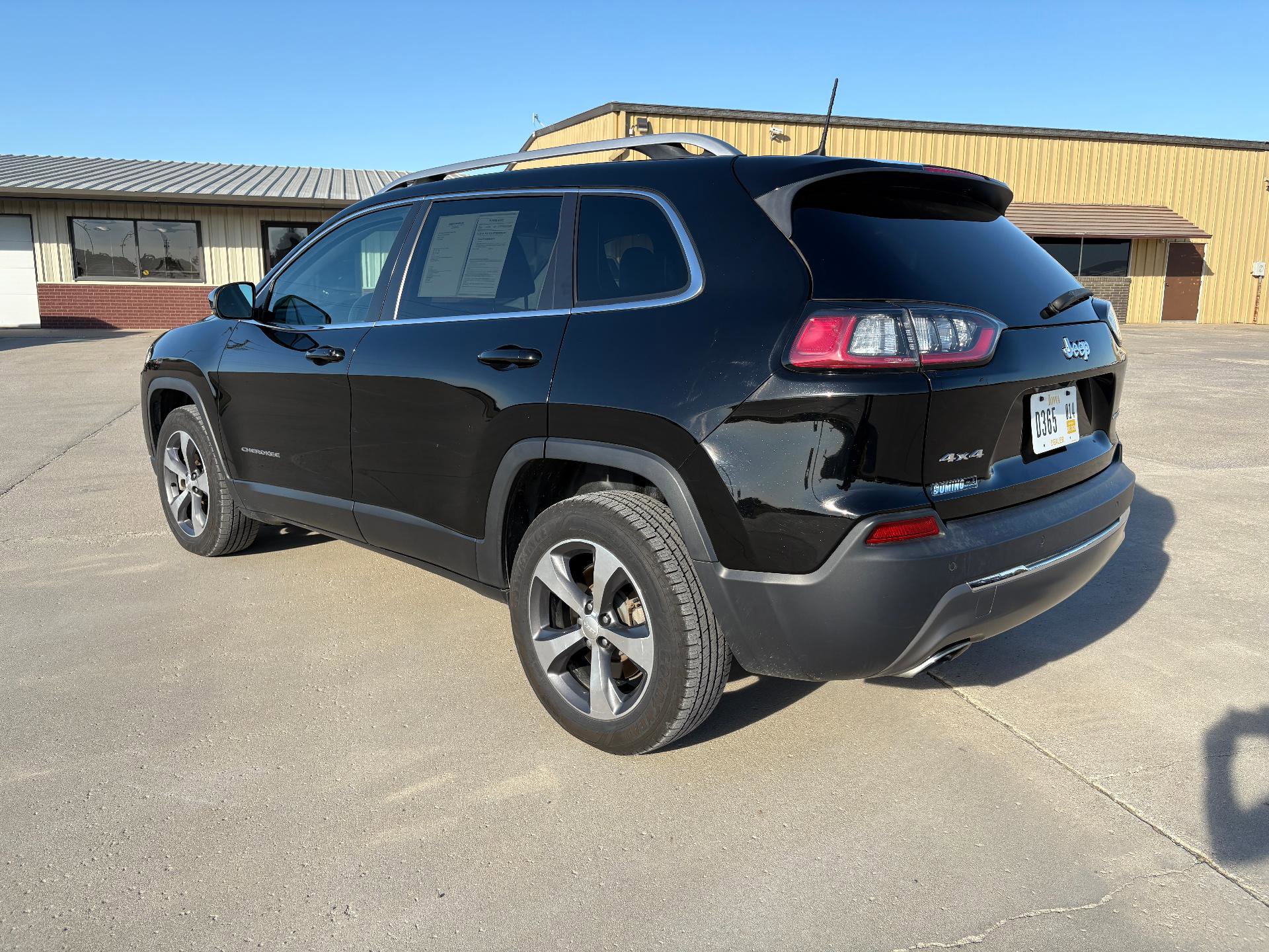 Used 2019 Jeep Cherokee Limited w/ Luxury Group image 4
