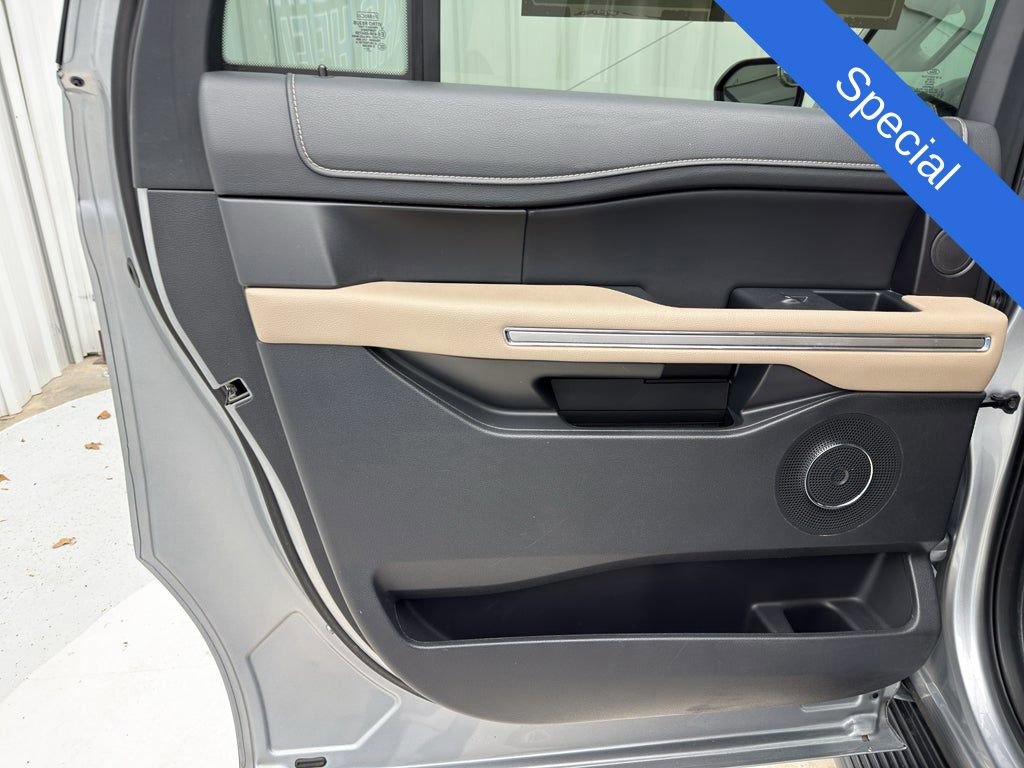 Used 2024 Ford Expedition Max Limited image 18