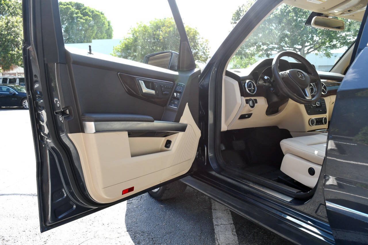 Used 2015 Mercedes-Benz GLK 350 2WD w/ Premium 1 Package image 18