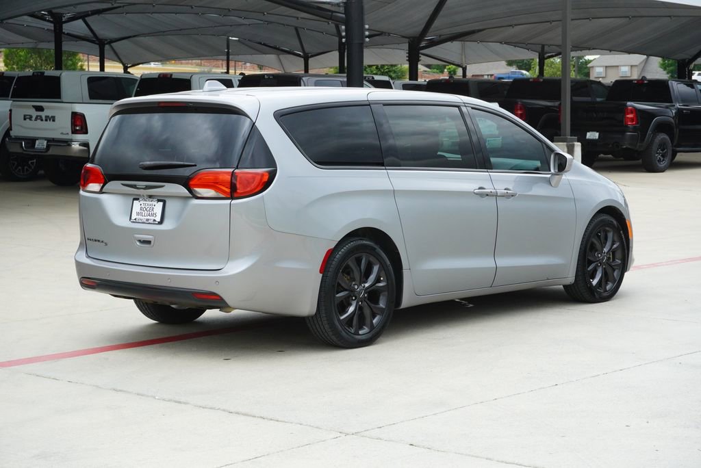 Used 2018 Chrysler Pacifica Touring Plus w/ S Appearance Package FWD image 5