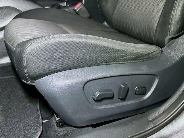 Used 2018 Nissan Rogue SV w/ Premium Package image 16