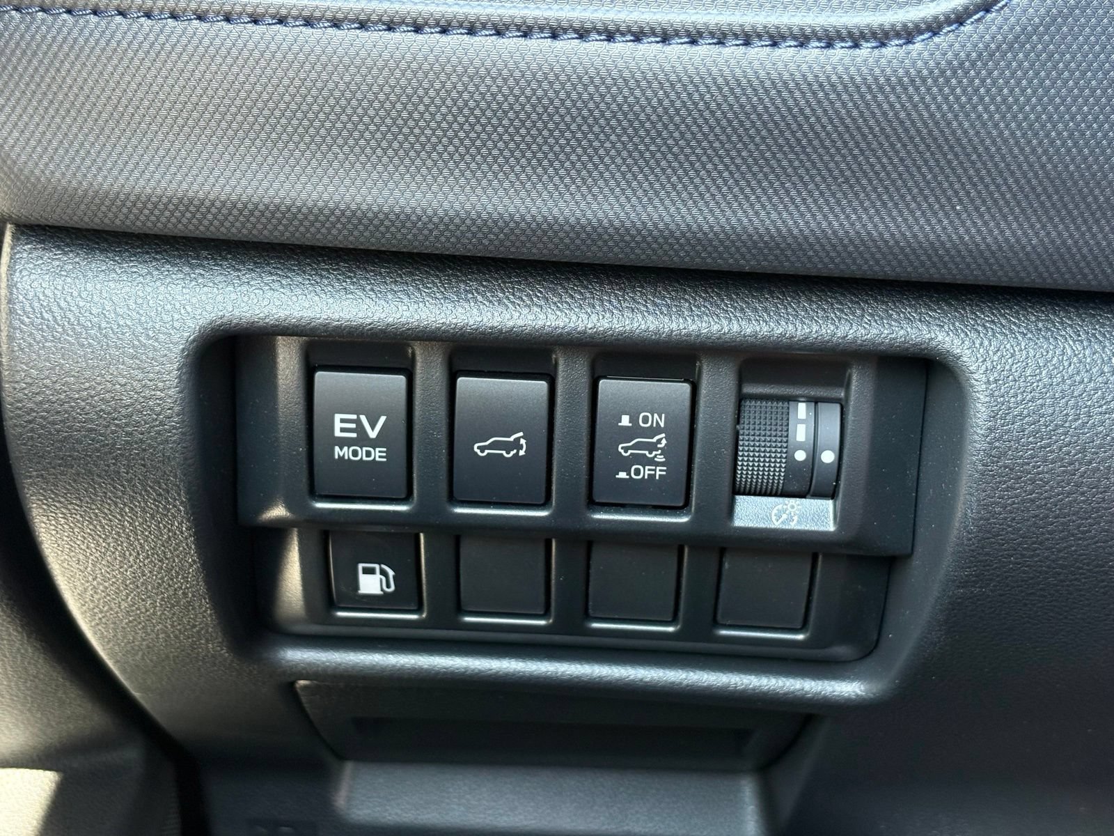 Used 2025 Subaru Forester Limited w/ Popular Package AWD/4WD image 17