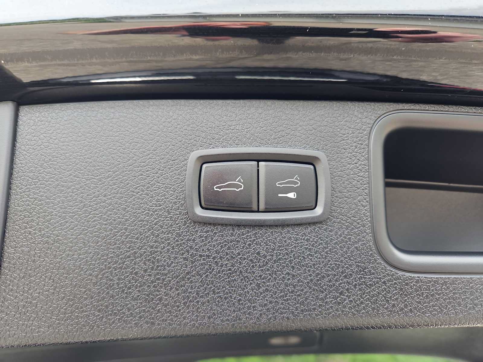Used 2021 Porsche Macan AWD/4WD image 48
