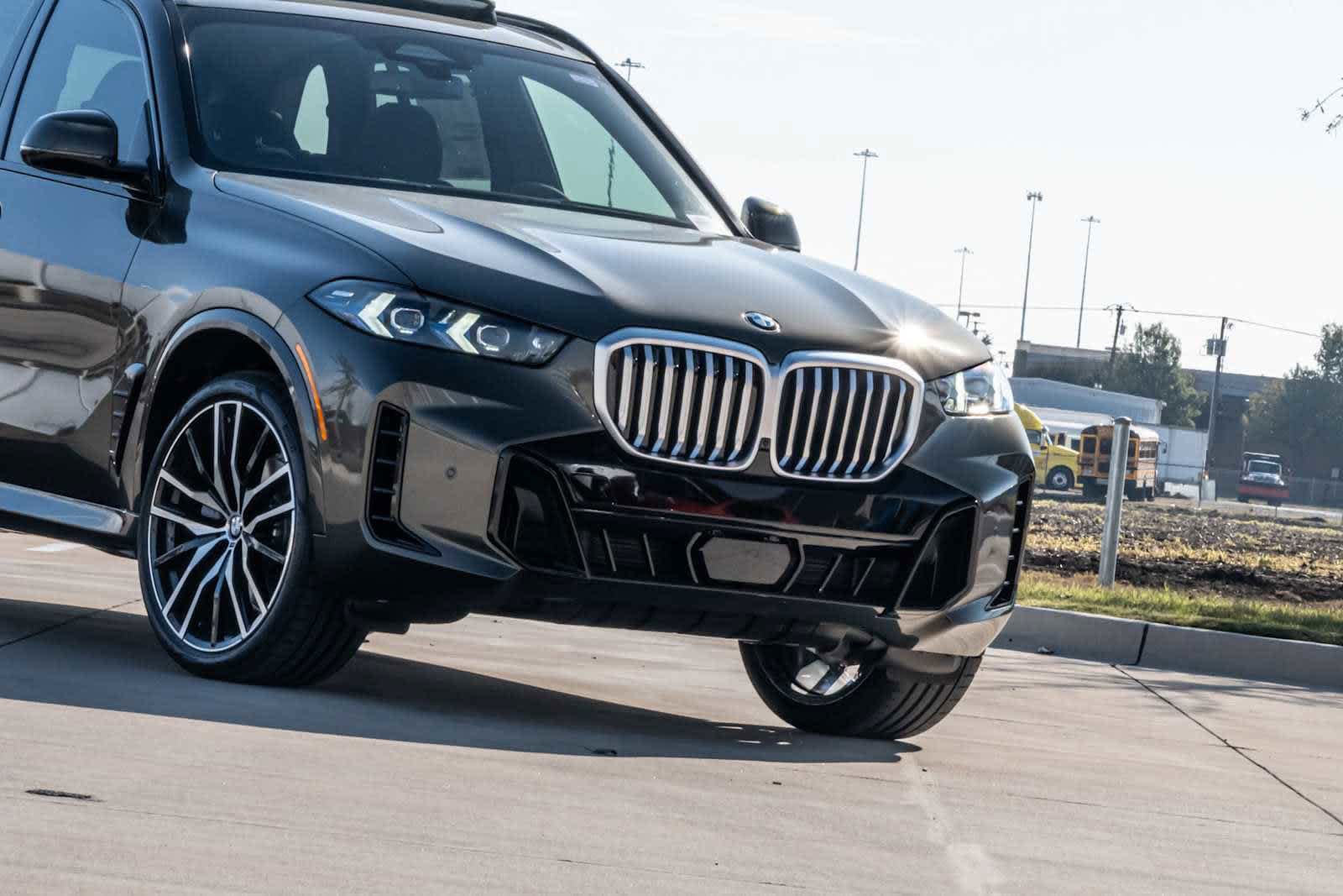 Used 2026 BMW X5 sDrive40i w/ M Sport Package RWD image 3