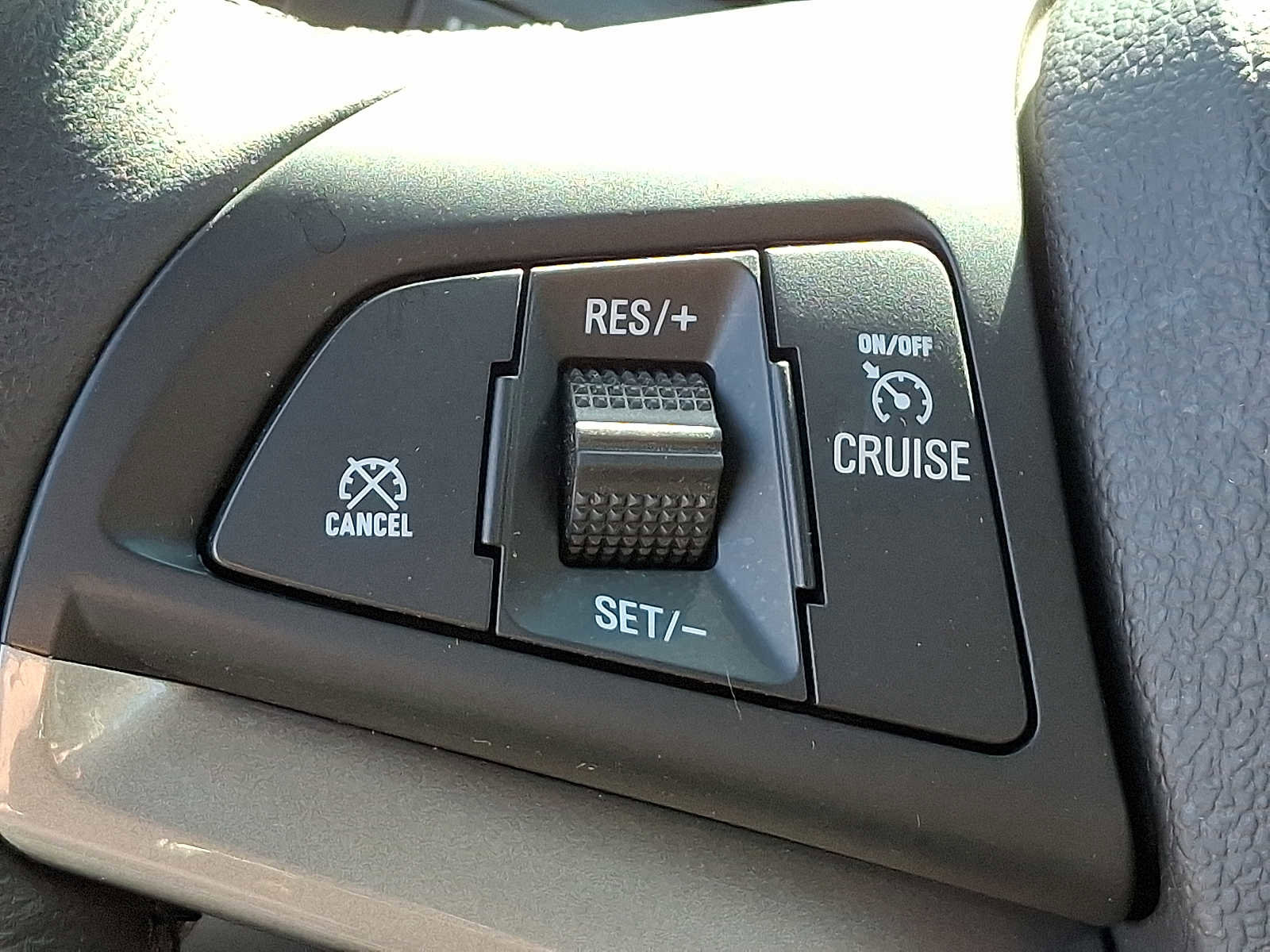 Used 2022 Chevrolet Trax LT w/ LT Convenience Package image 21