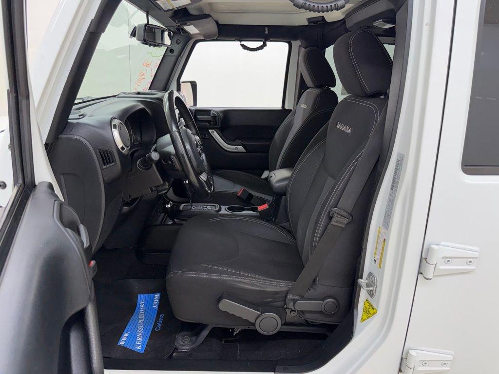 Used 2016 Jeep Wrangler Unlimited Sahara w/ Connectivity Group image 18