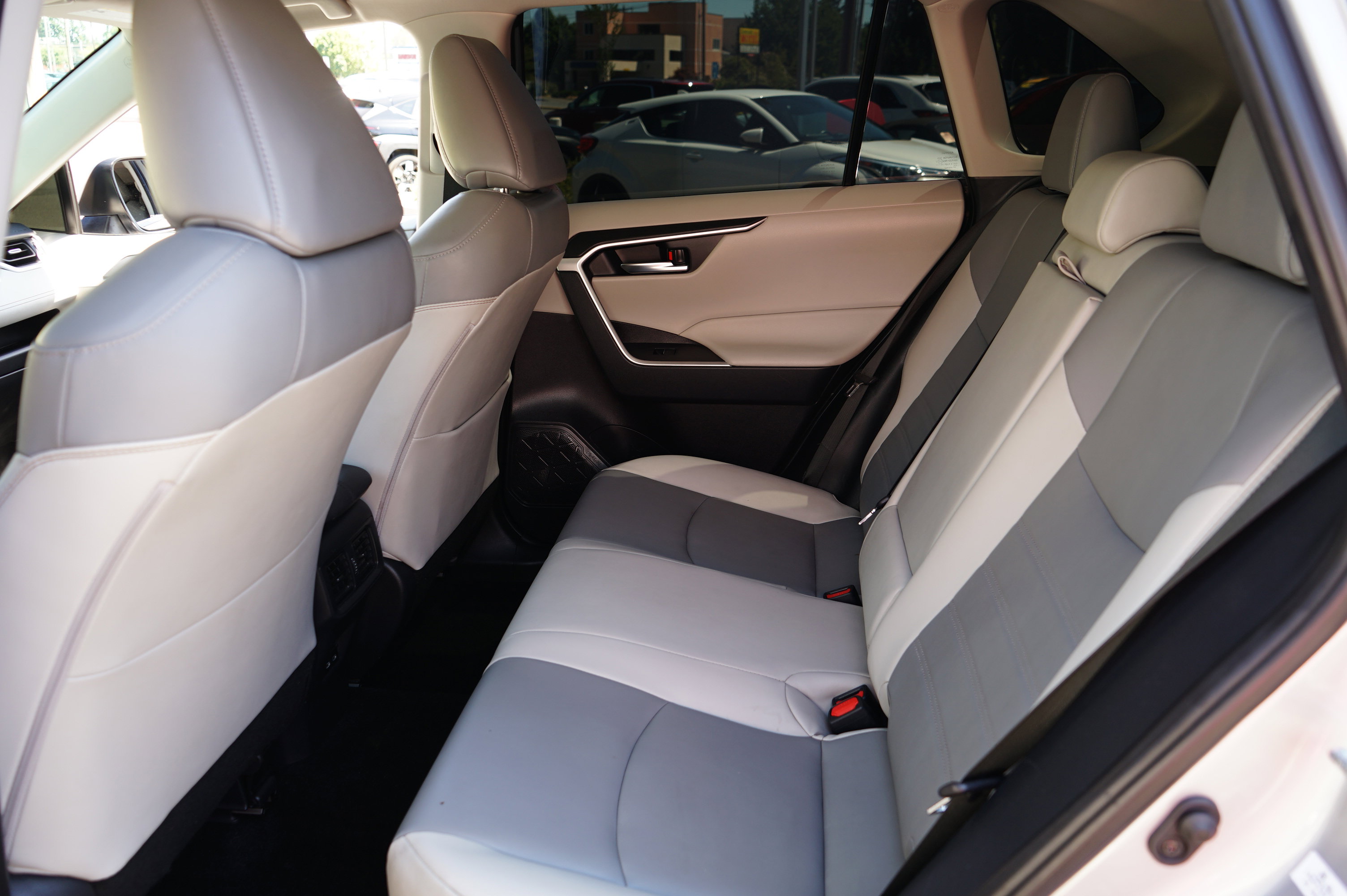 Used 2023 Toyota RAV4 XLE Premium image 28