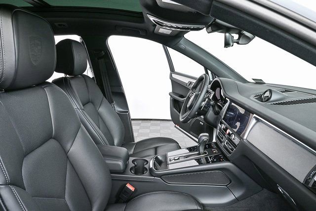 Certified 2026 Porsche Macan AWD/4WD image 21