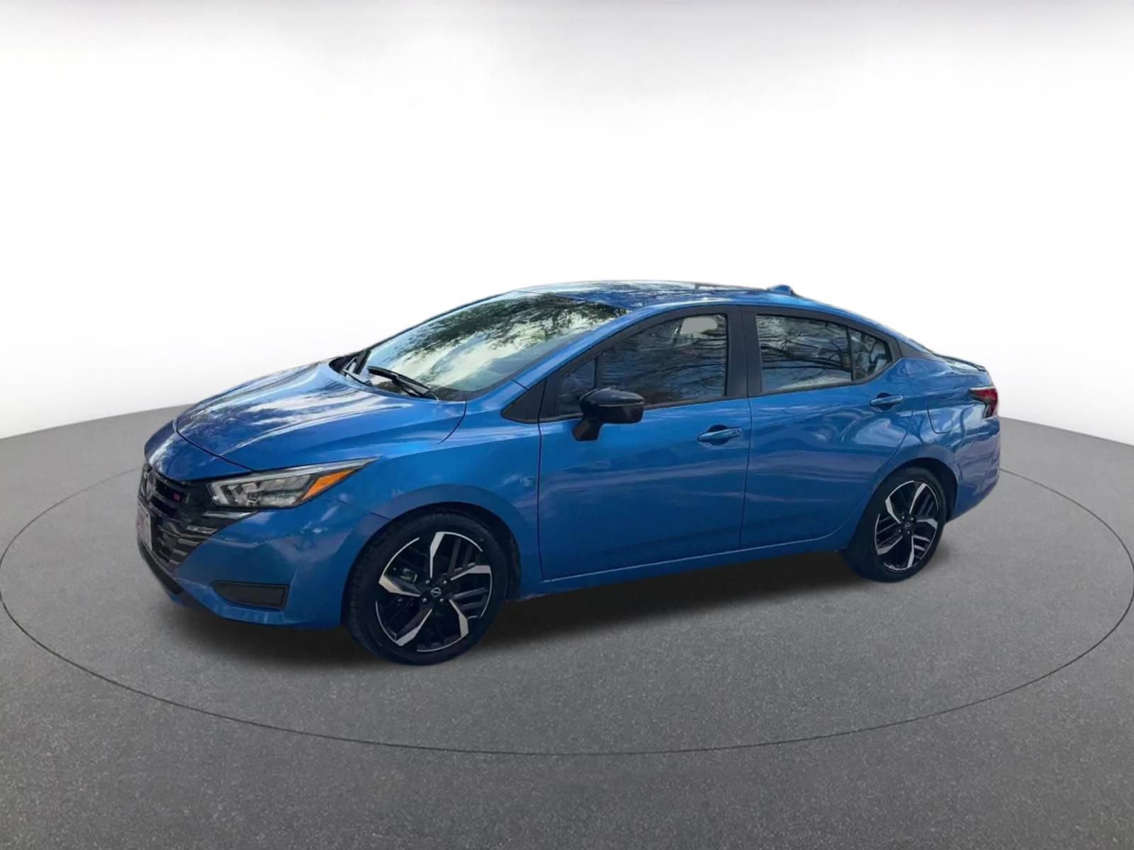 Used 2024 Nissan Versa SR image 8