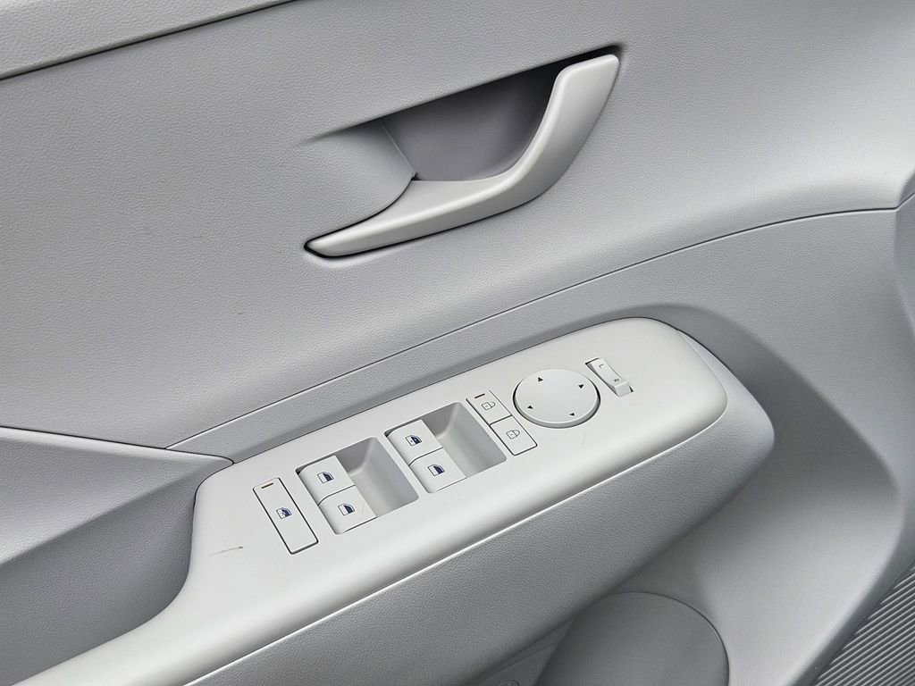 Certified 2025 Hyundai Kona SEL image 11