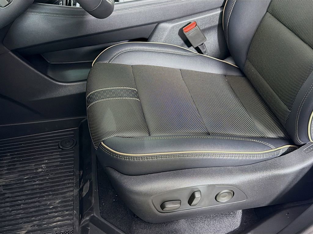 New 2026 Chevrolet Traverse High Country w/ LPO, Floor Liner Package AWD/4WD image 21