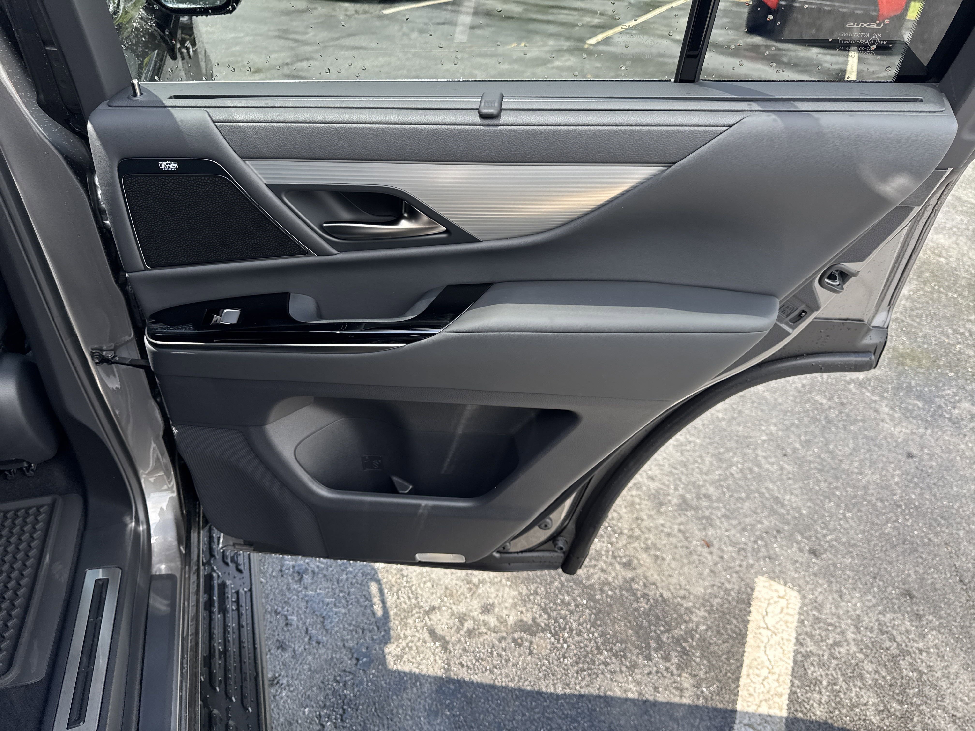 Used 2025 Lexus LX 700h F Sport image 35