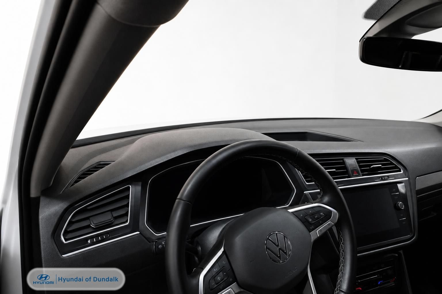 Used 2024 Volkswagen Tiguan SE FWD image 8