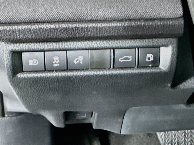 Used 2025 Toyota Camry LE FWD image 12