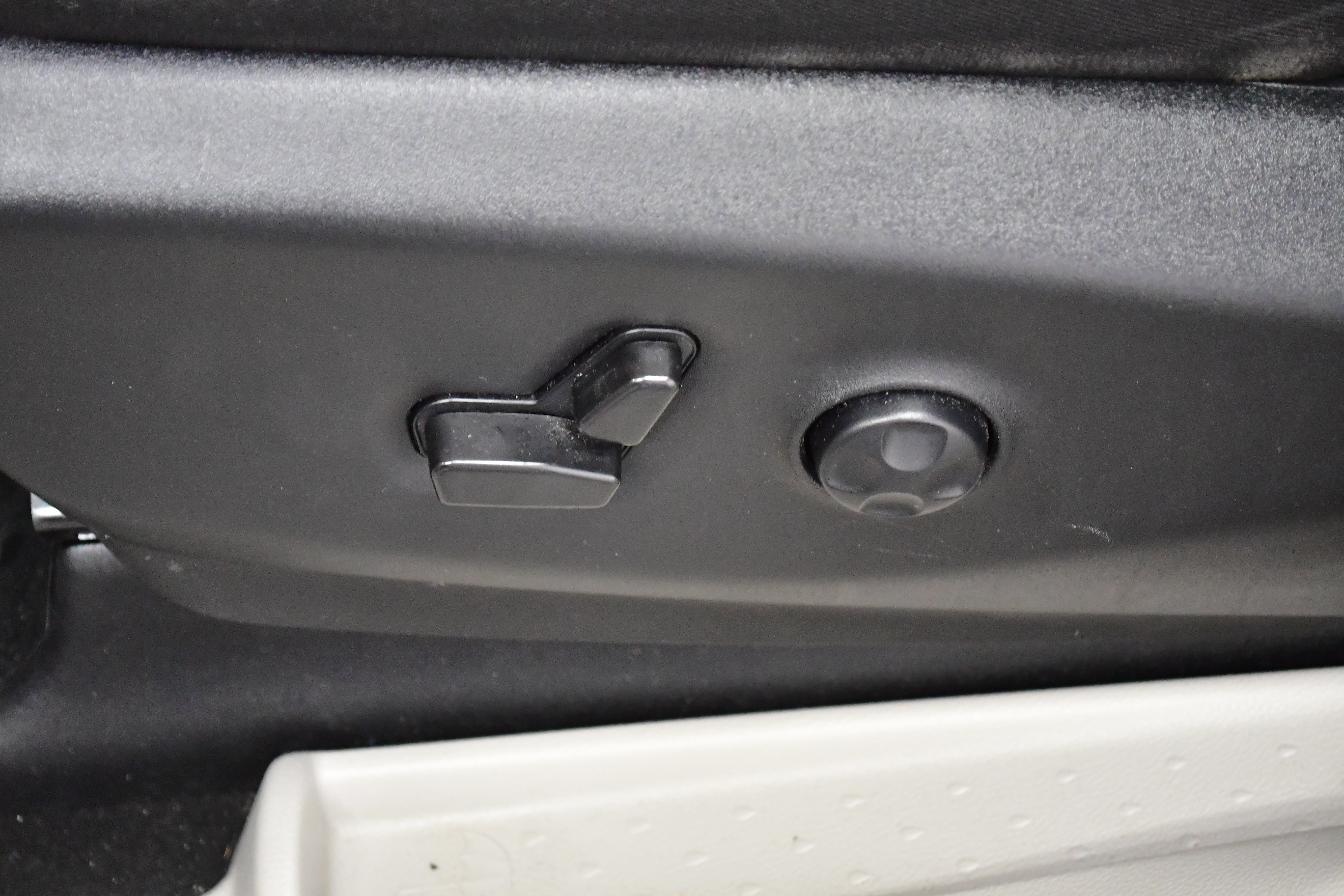 Used 2023 Chrysler Voyager LX FWD image 18